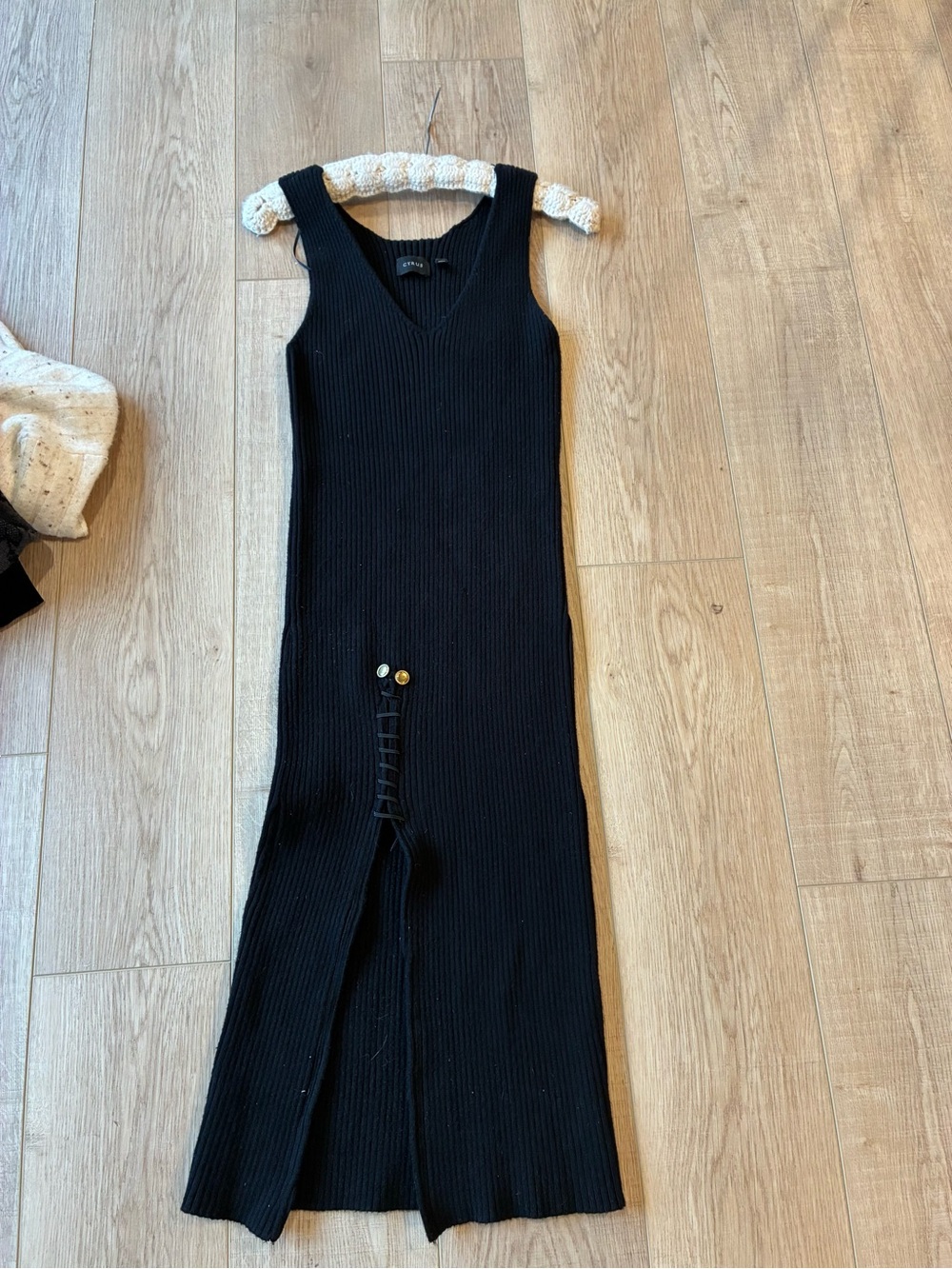 NWT Cyrus Black Ribbed V-Neck Sleeveless Midi Dress slit tie detail Fall witchy